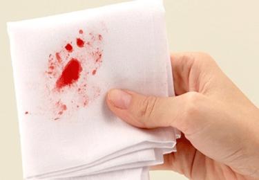 Đi ngoài ra máu tươi sau khi đại tiện là sao